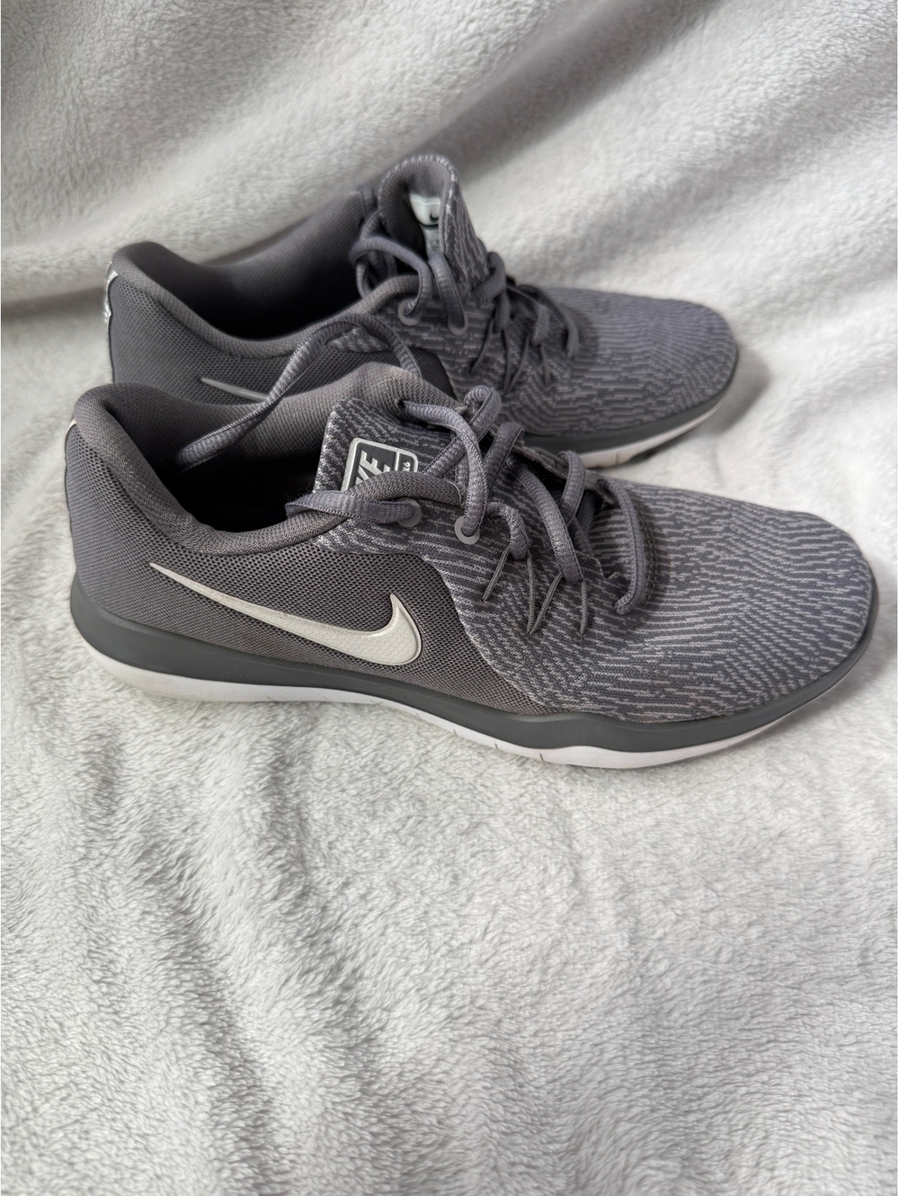 Nike Flex Supreme TR 6 Womens 7.5 Gray White Training Shoes Sneakers 909014-019